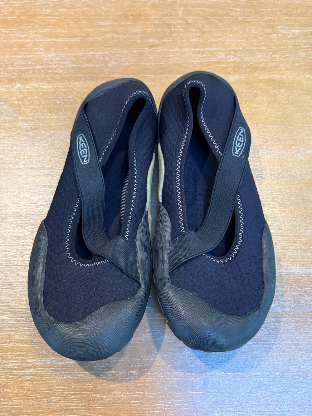 KEEN Roatan Women’s neoprene closed toe water shoes black Size 6